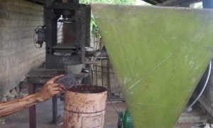 La industria clandestina de El Choco mantiene su producción, pese a las restricciones. fotos del autor